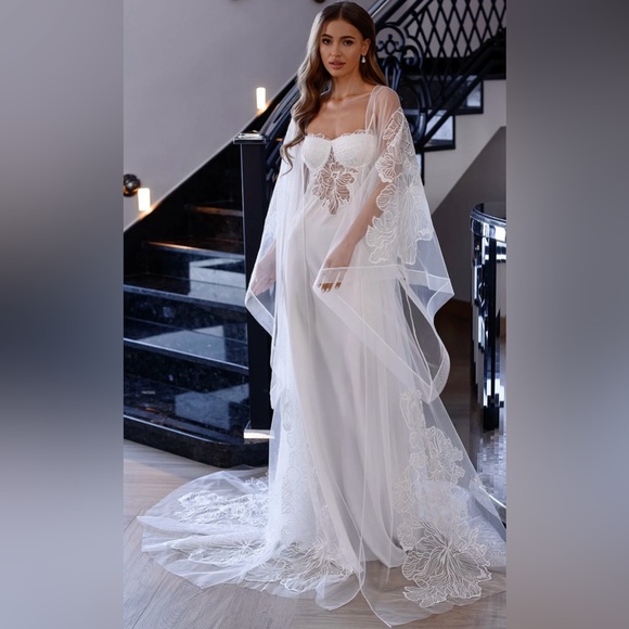 Voir Bridal -  EMBER BRIDAL ROBE - Picture 1 of 10